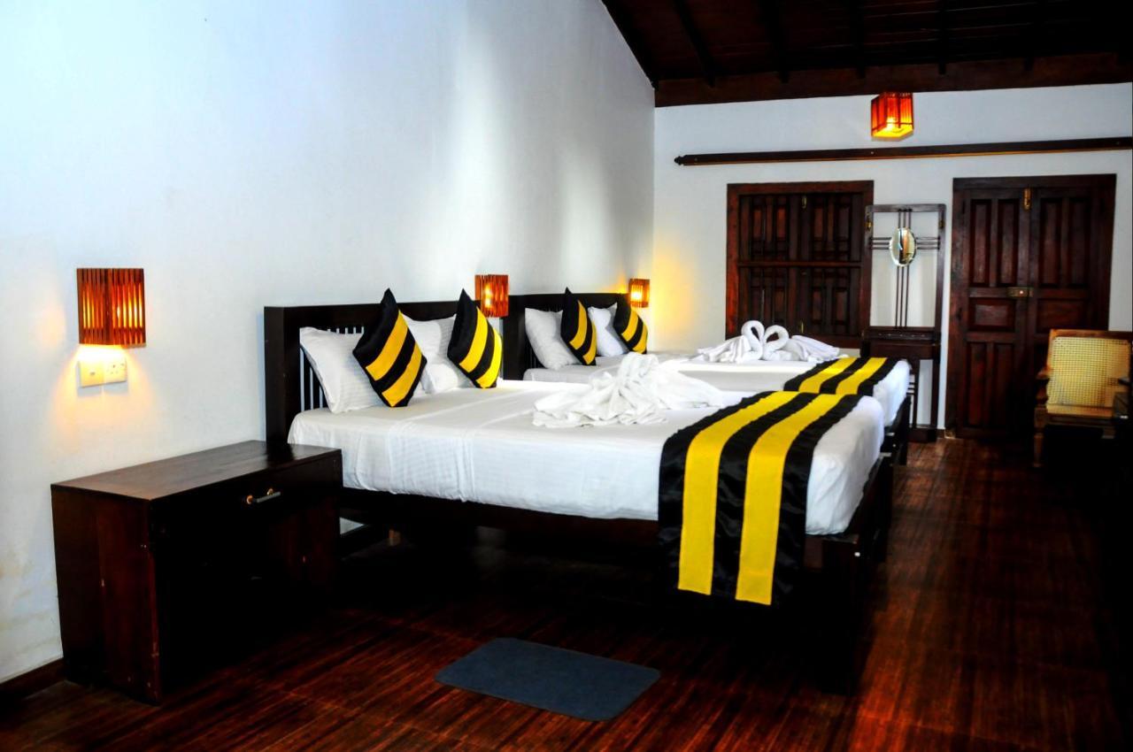 Happy Banana Hotel Unawatuna Exterior photo