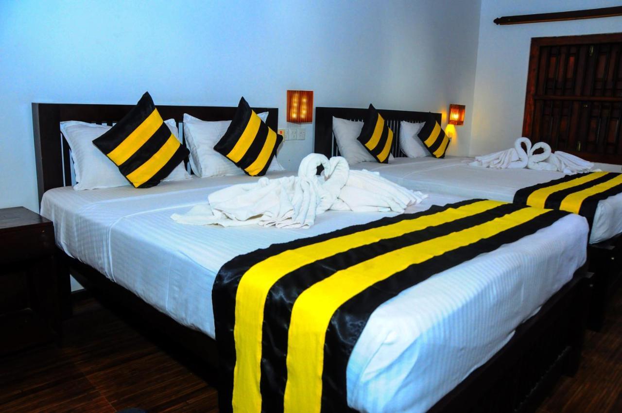 Happy Banana Hotel Unawatuna Exterior photo