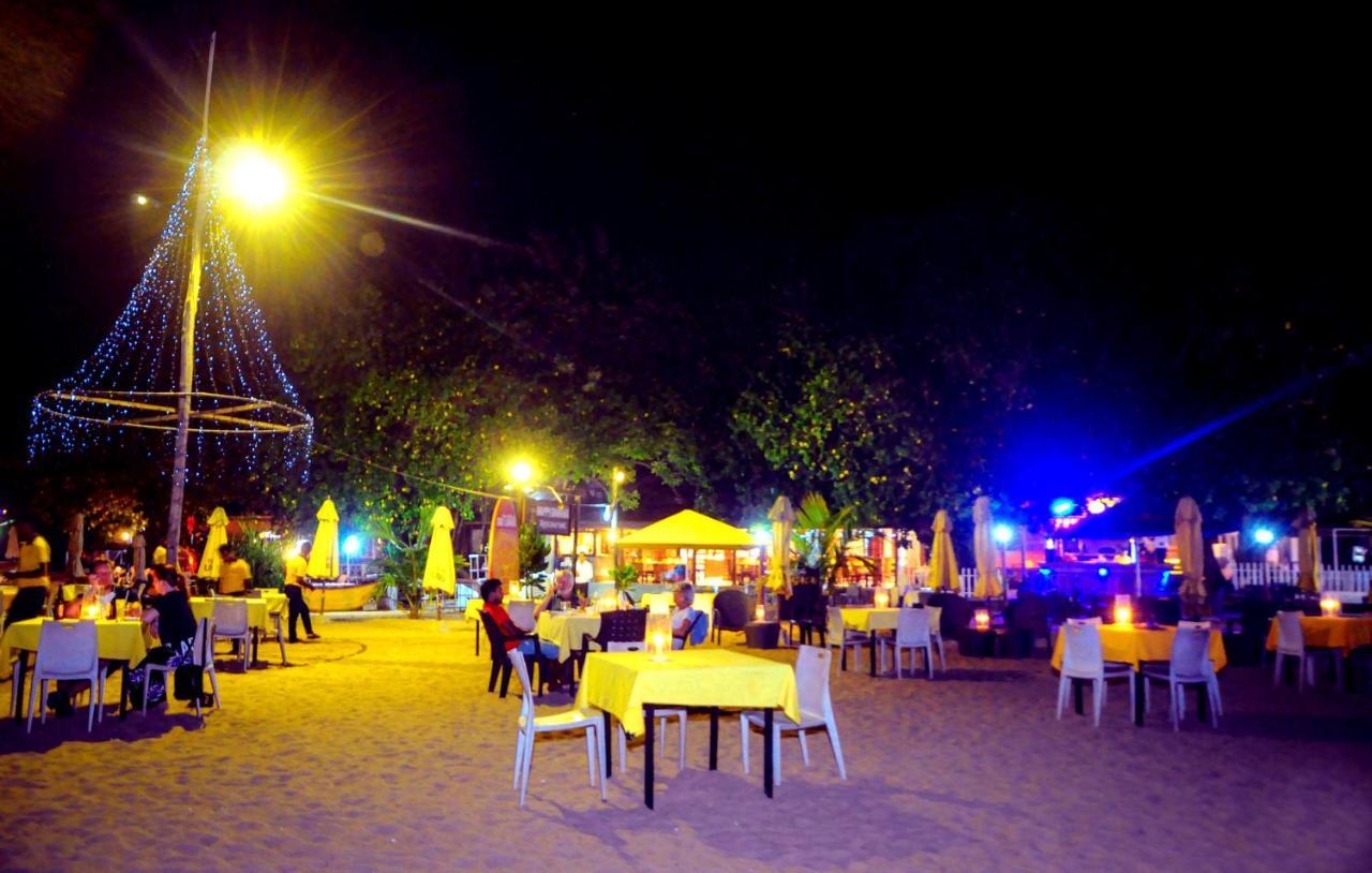 Happy Banana Hotel Unawatuna Exterior photo