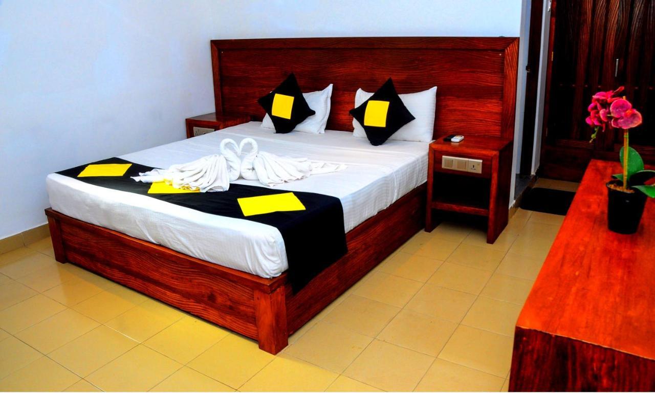 Happy Banana Hotel Unawatuna Exterior photo